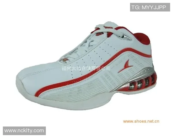 姚明OBCTT恤引领时尚潮流运动风格，展现篮球巨星的魅力与个性