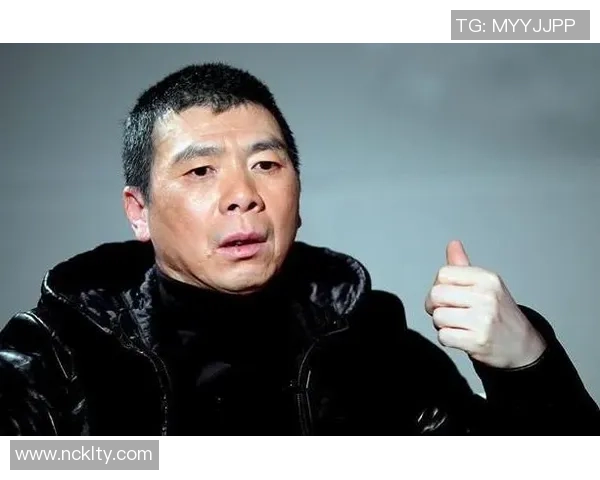 姚明勇敢尝试挑战极限美食竟然选择了蟑螂让人惊讶的饮食体验