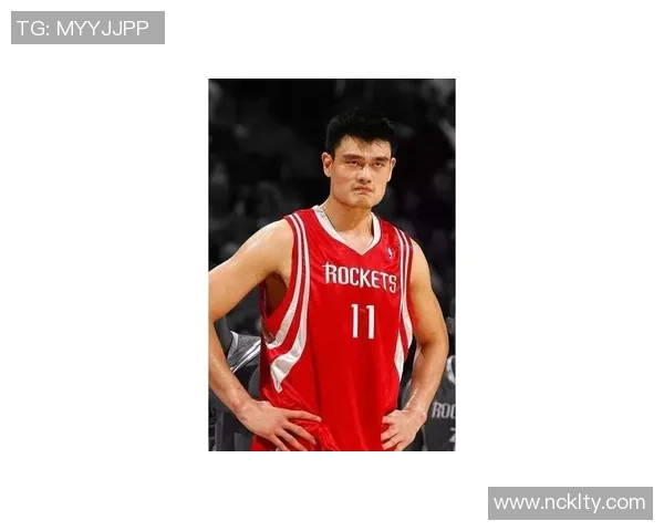 认真起来姚明展现篮球巨星风范与人生哲学的完美结合