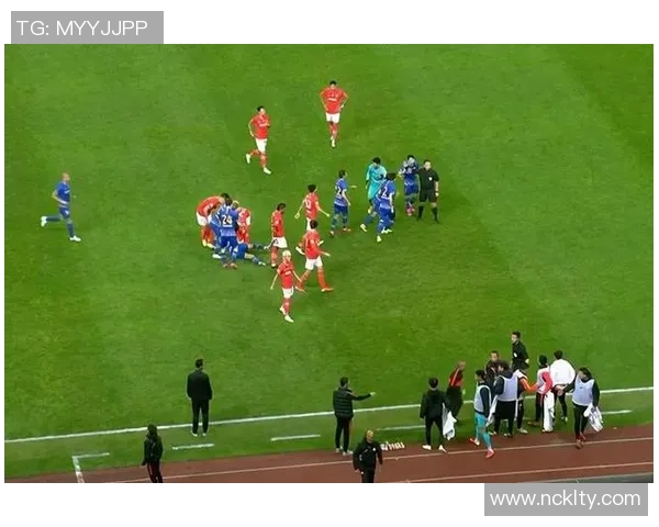 波尔图大胜尤文图斯五比一乌龙球引发全场热议与争议判罚