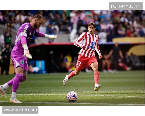 马德里竞技友谊赛大胜那不勒斯四球狂胜引发全场热烈反响